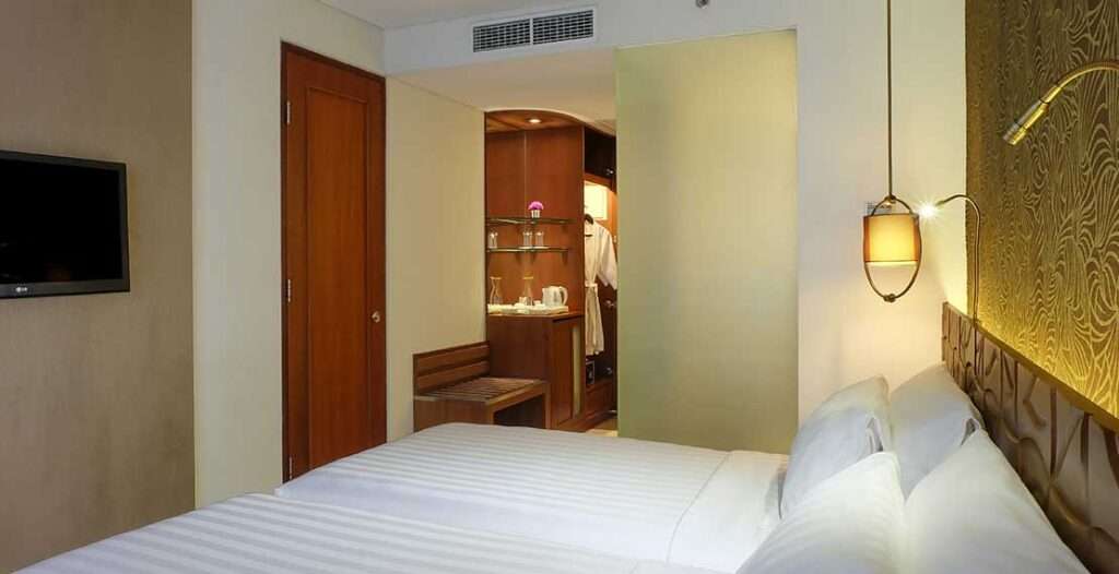 DELUXE ROOM